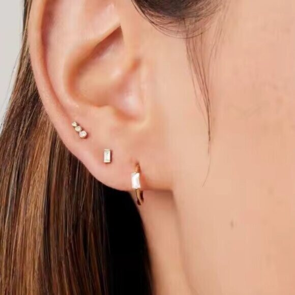 Elegant Gold Stud Earrings - Picture 7 of 13